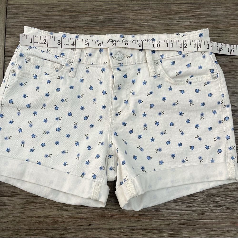 GAP Shorts Girlfriend Floral Jean Short - Picture 3 of 8